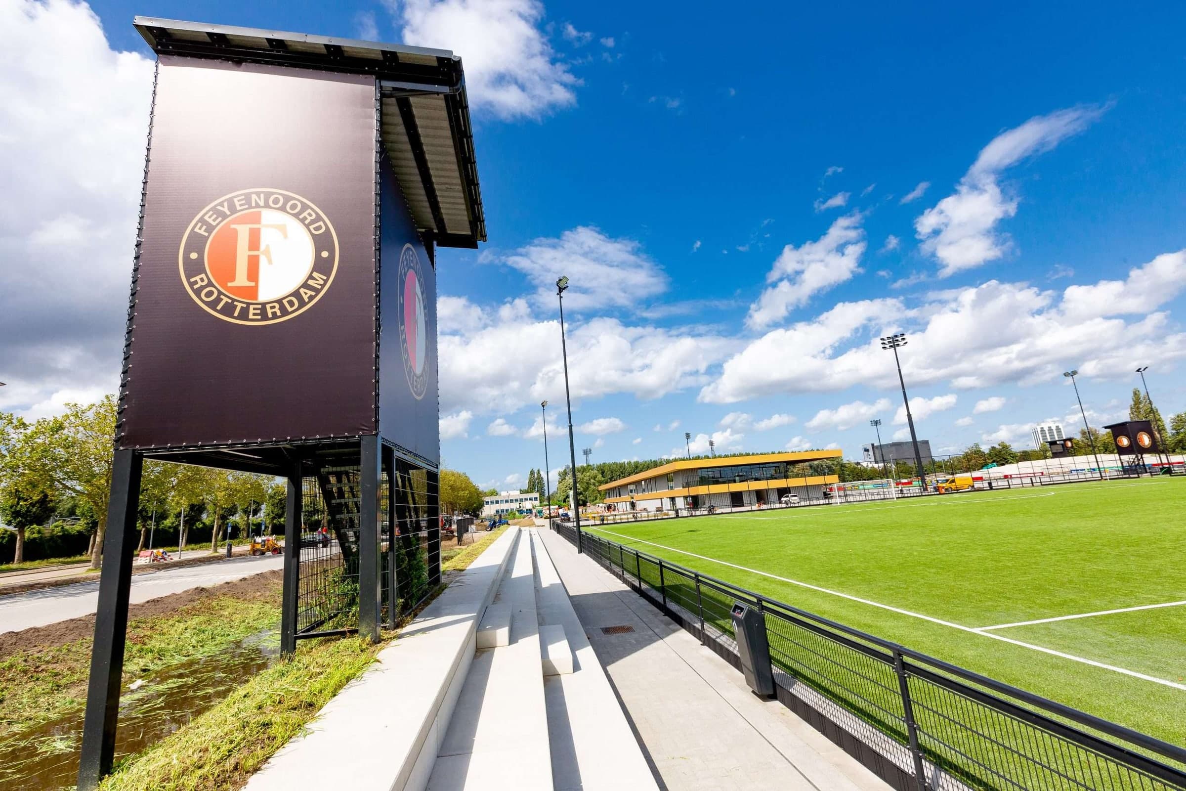 Feyenoord-bord bij het trainingscomplex in Rotterdam