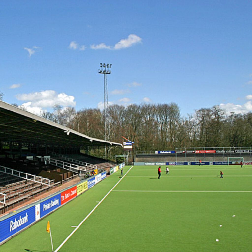 Instagram post from sportstourz. This post is in position 1.