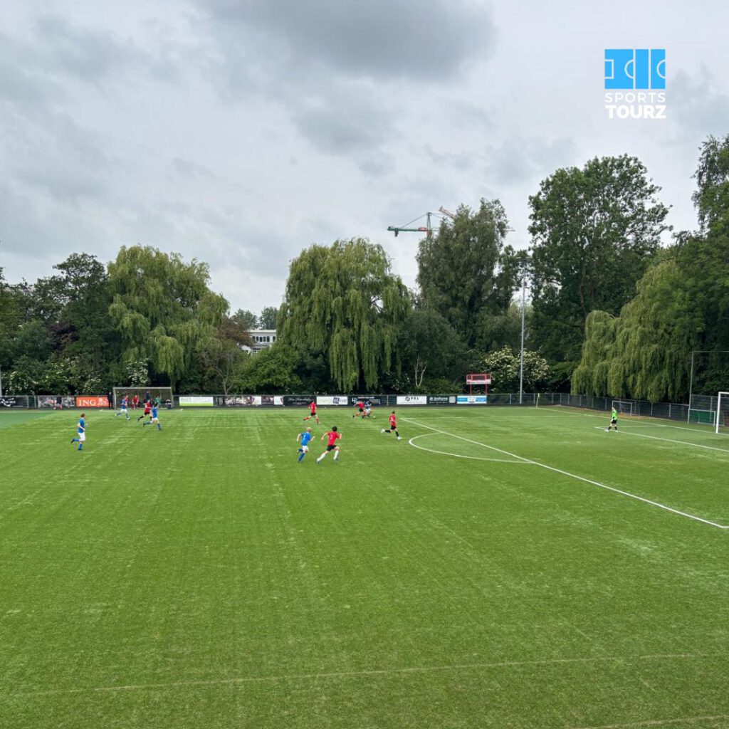Instagram post from sportstourz. This post is in position 1.